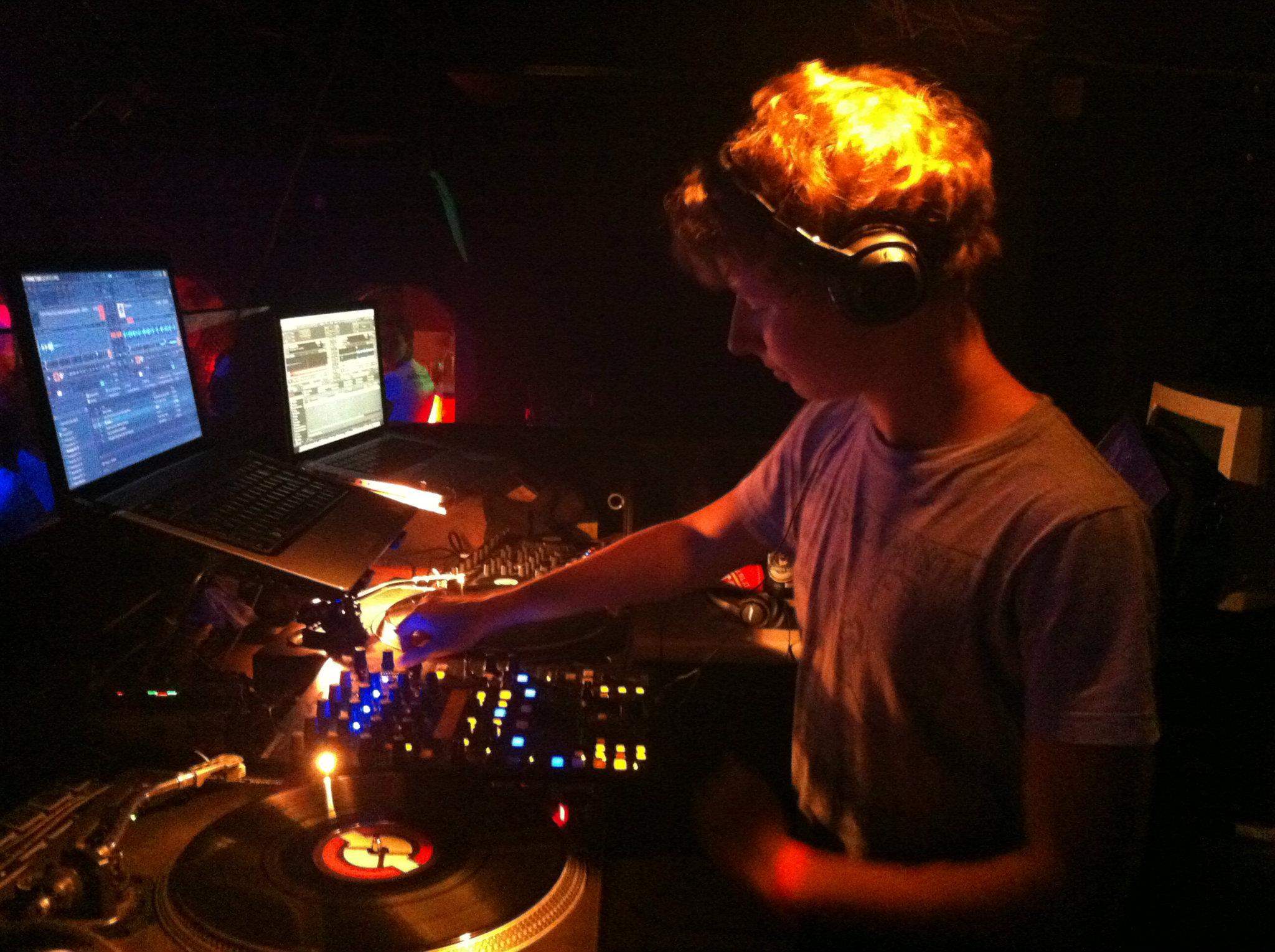 Julian Scheufler DJ Discjockey