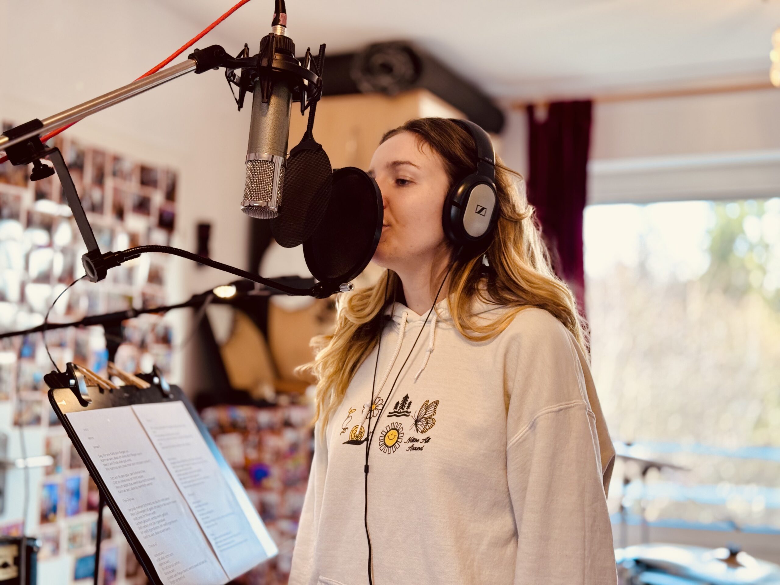Sophie Elora - Kann es sein I Emotionale Popmusik aus dem Tonstudio München Tonstudio München Südpark Sophie Elora Tonstudio Muenchen 2461 scaled Sophie Elora - Kann es sein I Emotionale Popmusik aus dem Tonstudio München Tonstudio München Südpark
